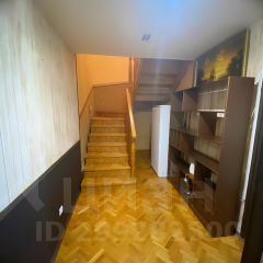 4-комн.кв., 159 м², этаж 4