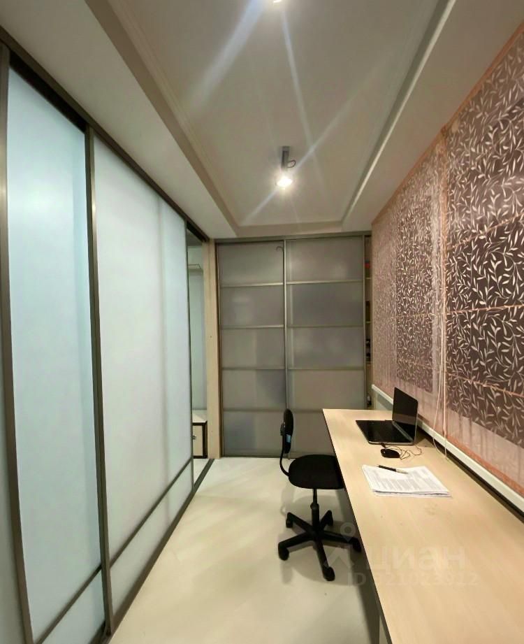 3-к кв. Кемеровская область, Новокузнецк ул. Орджоникидзе, 37 (105.5 м²)