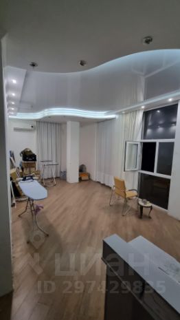 3-комн.кв., 984 м², этаж 2