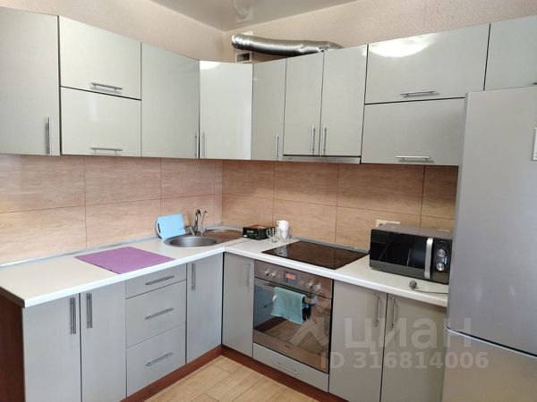 2-комн., 65 м², 3/10 этаж
