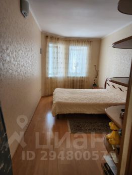 2-комн.кв., 90 м², этаж 3