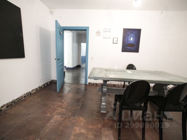 3-комн., 93 м², 1/6 этаж