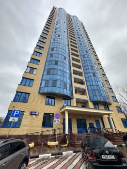 2-комн.кв., 76 м², этаж 24