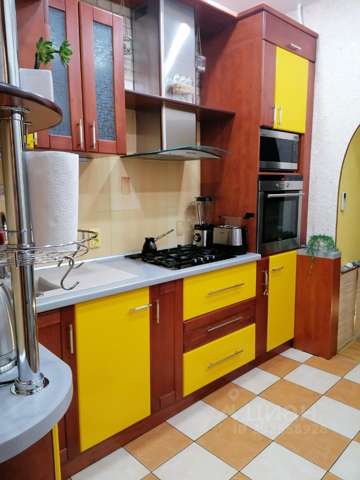 Продаю трехкомнатную квартиру 71м² Вятская ул., 73, Ростов-на-Дону ...