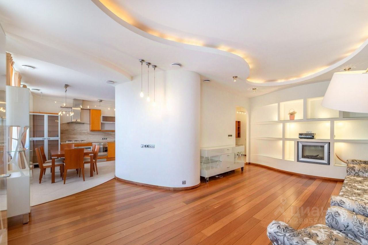 Сдам трехкомнатную квартиру 132м² Харьковская ул., 8а, Санкт-Петербург ...