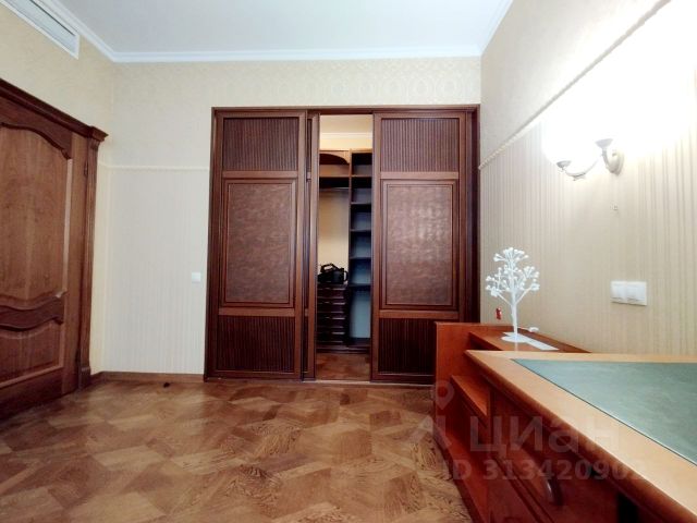 2-комн., 135 м², 3/8 этаж