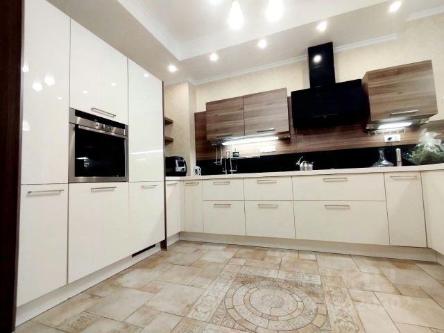 2-комн., 135 м², 3/8 этаж