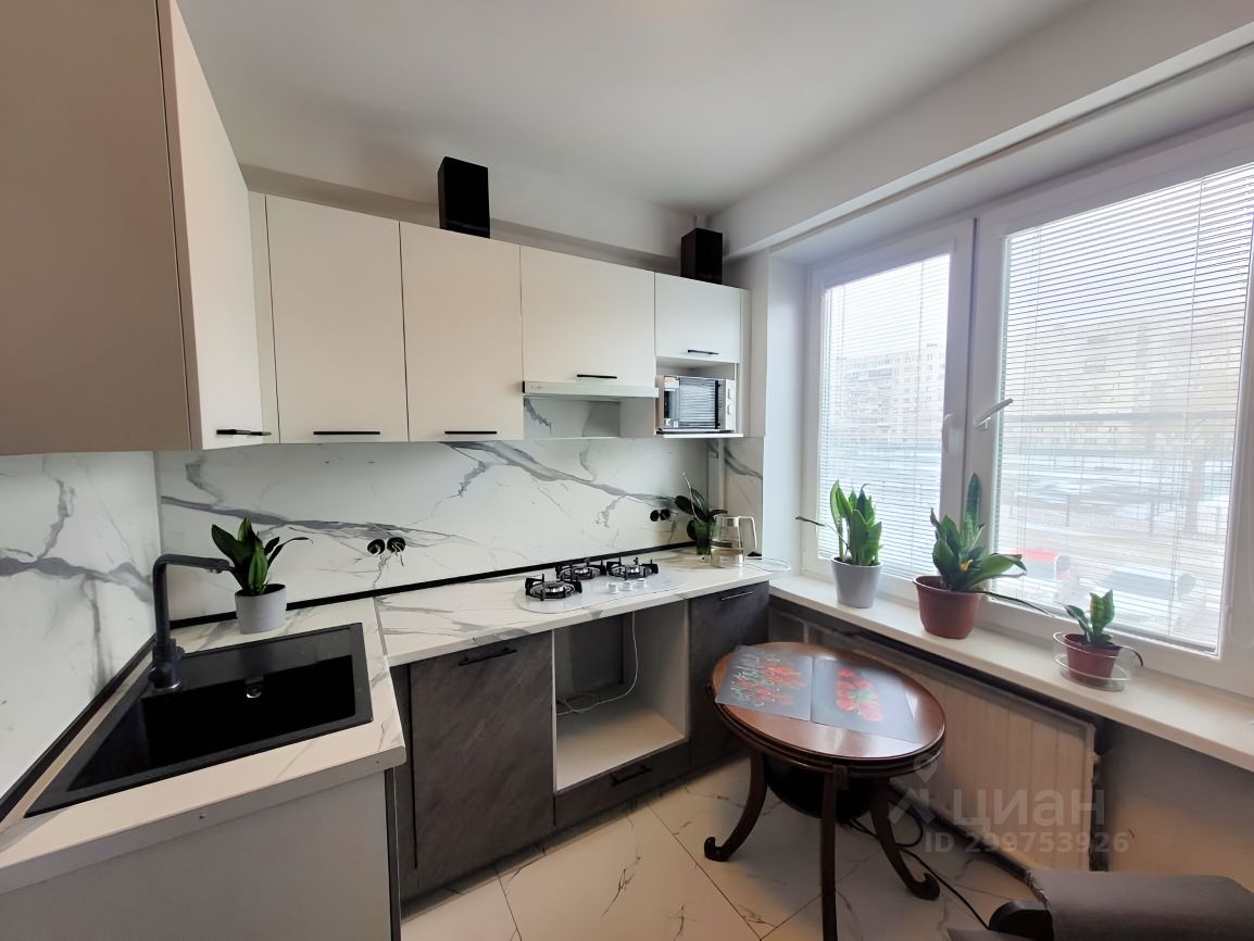 Продажа четырехкомнатной квартиры 74.2м² Малая Балканская ул., 12К1 ...