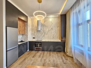 2-комн.кв., 83 м², этаж 3