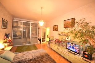 2-комн.кв., 70 м², этаж 4