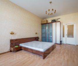 3-комн.кв., 93 м², этаж 4