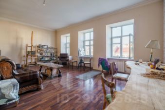 3-комн.кв., 93 м², этаж 4