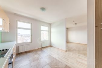 3-комн.кв., 94 м², этаж 4