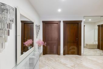 3-комн.кв., 132 м², этаж 3