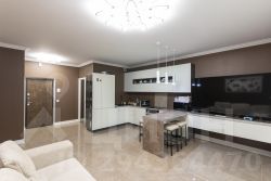 2-комн.кв., 80 м², этаж 3