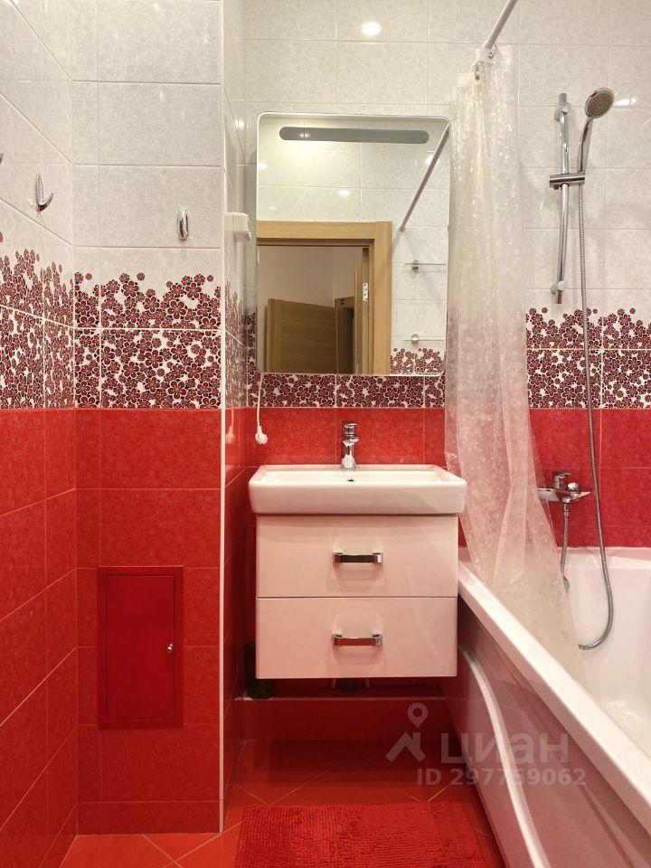 Продаю двухкомнатную квартиру 67.9м² просп. Королева, 65, Санкт ...