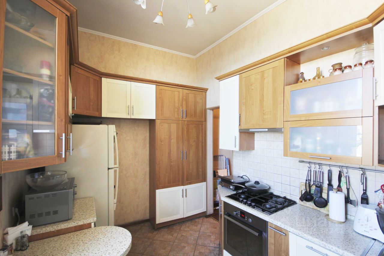 Продаетсямногокомнатнаяквартира,128,4м²