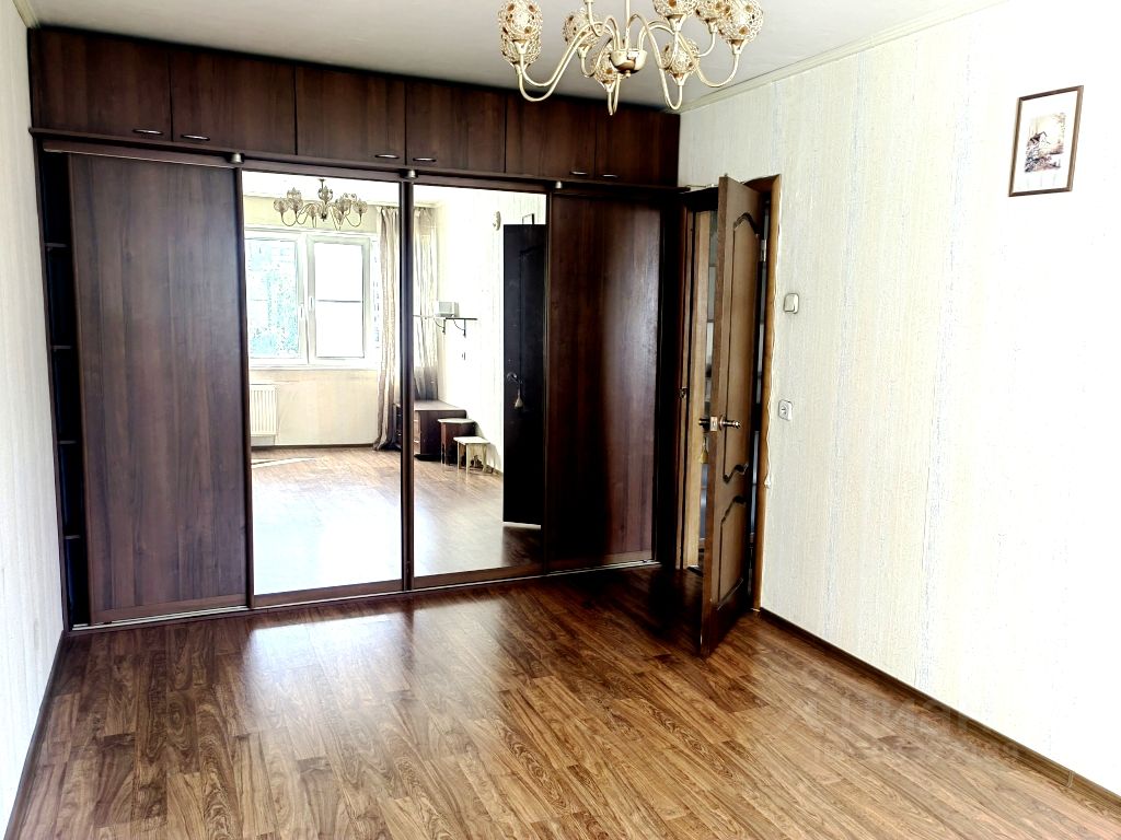 Купить трехкомнатную квартиру 64м² Серебристый бул., 34К1, Санкт ...