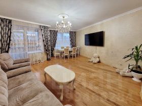 3-комн.кв., 82 м², этаж 3