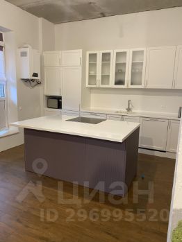 3-комн.кв., 100 м², этаж 1