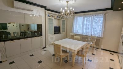 3-комн.кв., 160 м², этаж 4