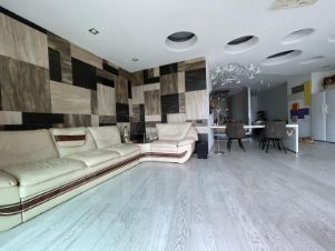 4-комн.кв., 150 м², этаж 4