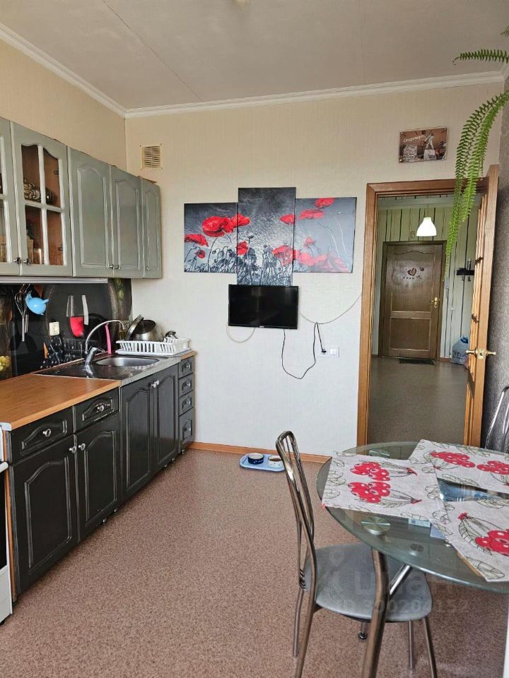 Продаю двухкомнатную квартиру 67.6м² Ленинградская область, Тосненский ...