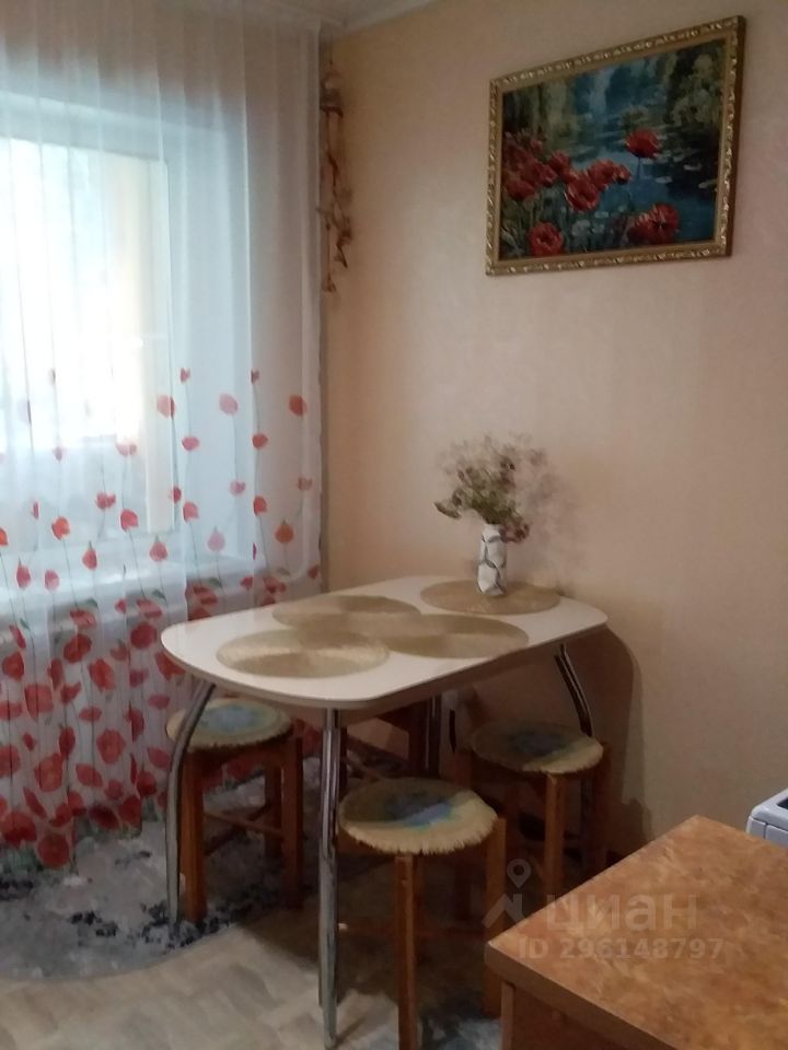 Продаю четырехкомнатную квартиру 76м² просп. Дружбы Народов, 30, Усть ...