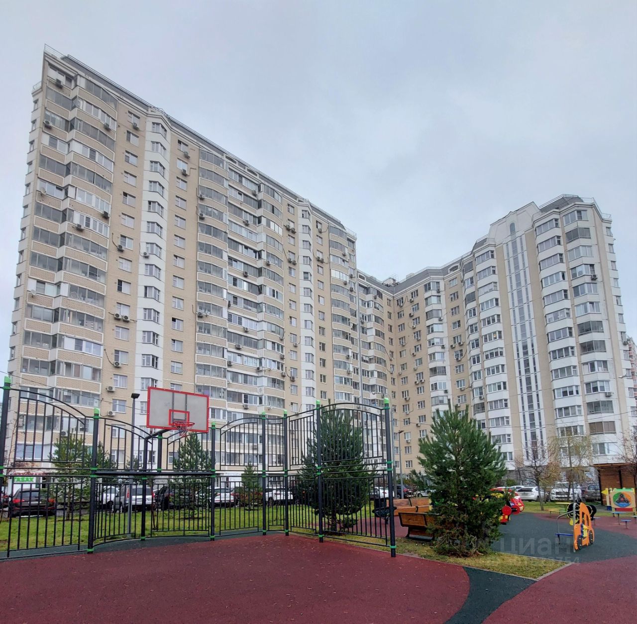 Снять трехкомнатную квартиру 80м² ул. Авиаконструктора Петлякова, 11,  Москва, Внуковское поселение, м. Пыхтино - база ЦИАН, объявление 301823754