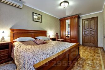 4-комн.кв., 111 м², этаж 4