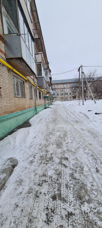 Продается 3-комнатная квартира в Барнауле, 55.4 кв.м, 2 этаж. Уютный двор, кирпичный дом, тихий район. Без отделки, готова к ремонту.