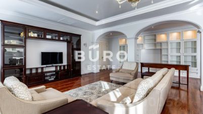 4-комн.кв., 184 м², этаж 2