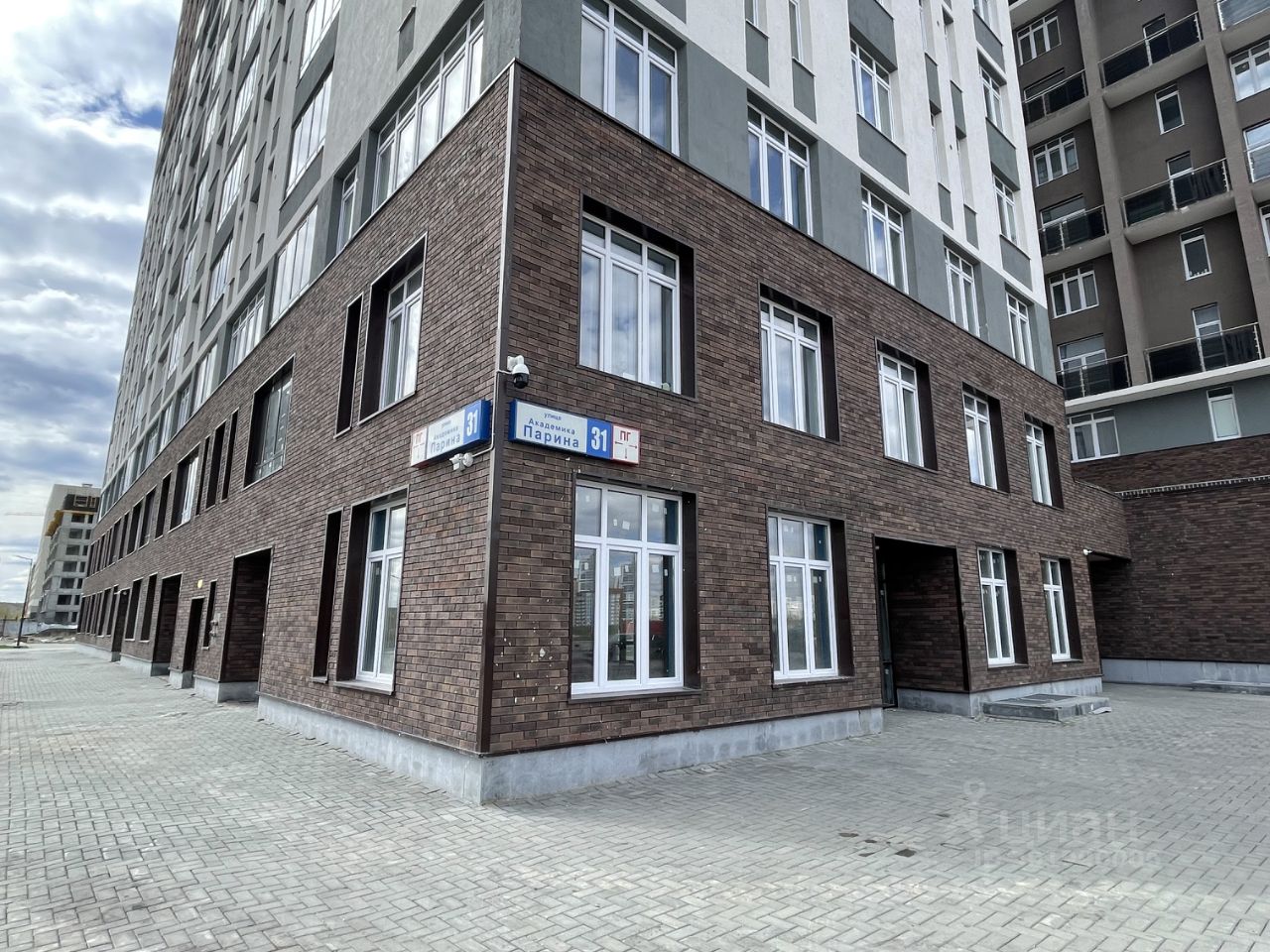 Помещение свободного назначения, 202 кв.м, 1 этаж, Екатеринбург. Современное здание, большие окна, удобное расположение.