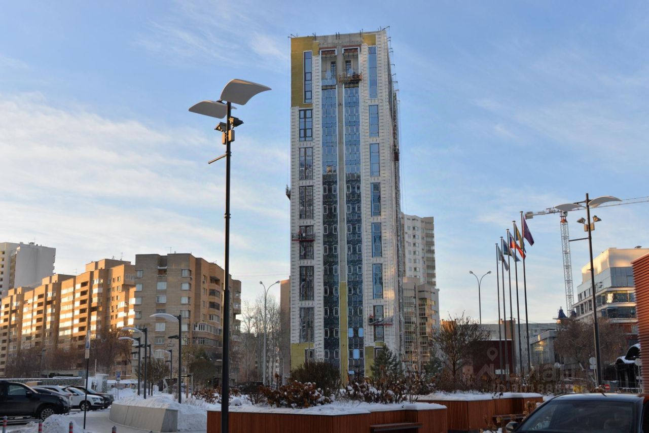 Аренда помещения 120.7 кв.м. в Екатеринбурге. Современное здание, первый этаж, без отделки. Удобное расположение, развитая инфраструктура.