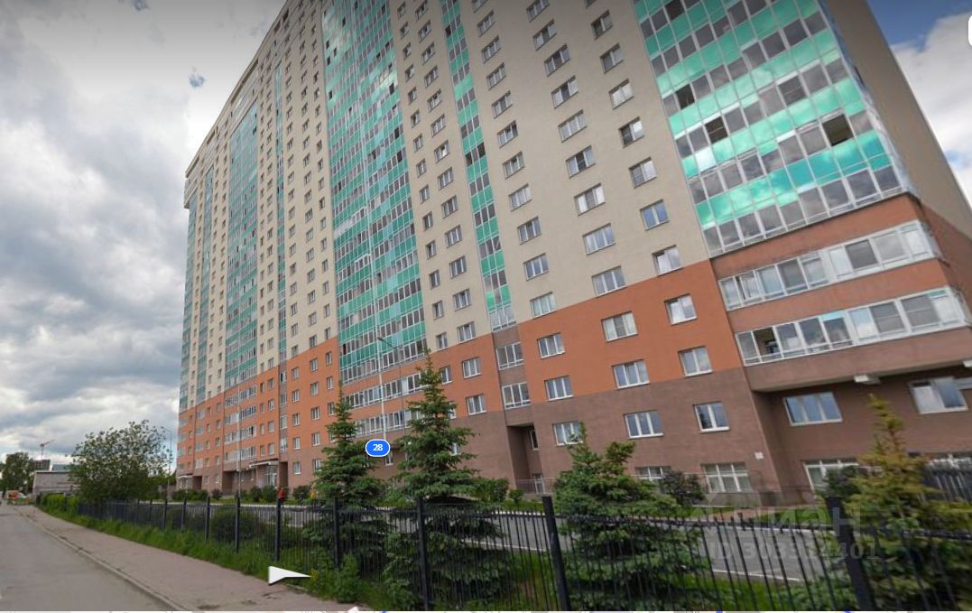 Современный многоквартирный дом в Екатеринбурге, первый этаж, общая площадь 60.7 кв.м, без отделки, удобное расположение