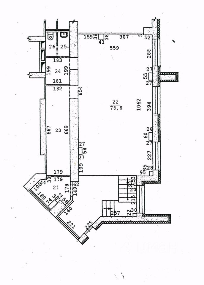 Планировка помещения площадью 101 кв.м, первый этаж, без отделки, Екатеринбург. Просторное помещение с удобным расположением.