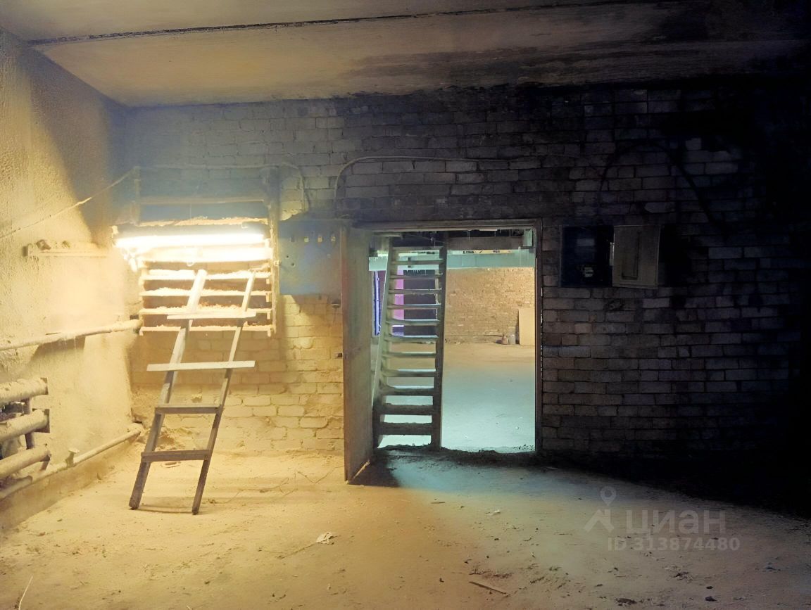 Помещение свободного назначения в Кировская область, Киров Коминтерновский мкр, ул. Мостовая, 32/11 (160 м²)