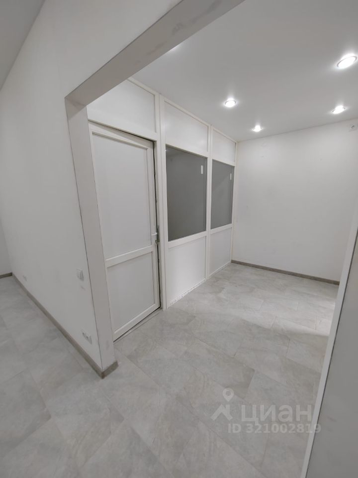 Помещение свободного назначения в Курская область, Курск ул. Майский Бульвар, 24 (50 м²)