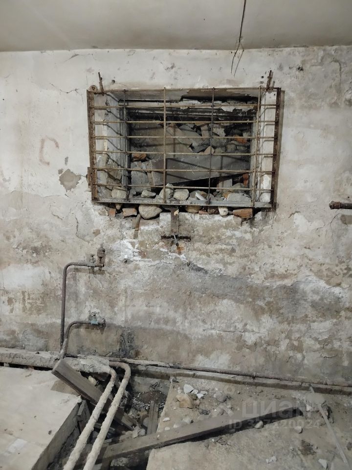 Помещение свободного назначения в Карелия, Петрозаводск Октябрьский просп., 5 (303 м²)