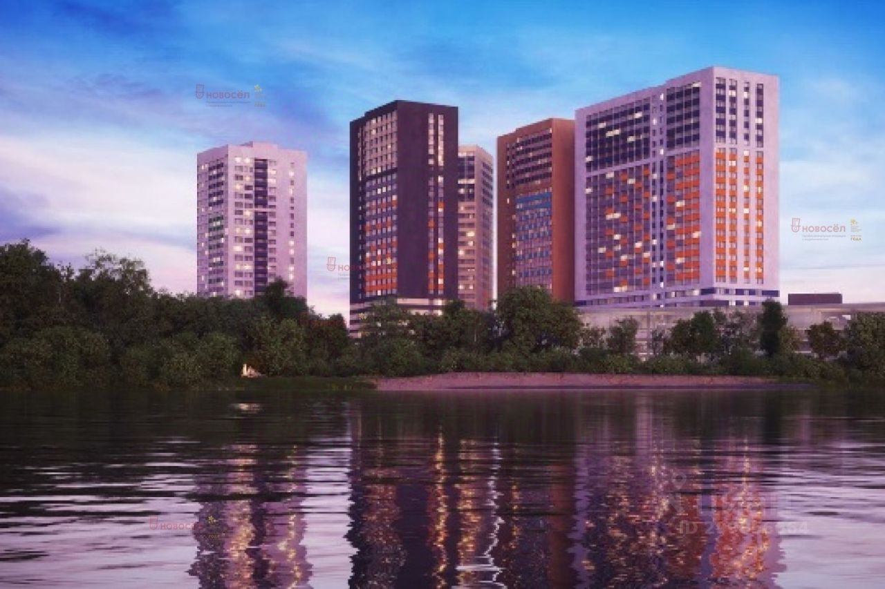 Современная новостройка в Екатеринбурге, 38 кв.м, кухня 16 кв.м, 15 этаж, 1 комната, без отделки, вид на реку и зелёные насаждения.