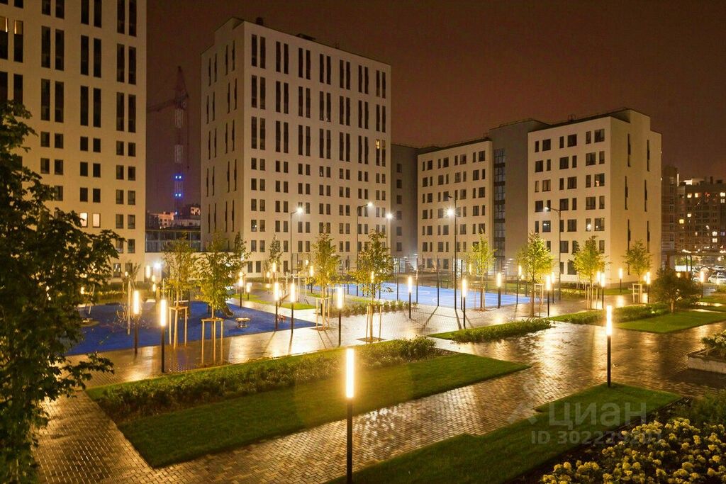 Современная новостройка в Екатеринбурге, 2-комн. квартира, 56 кв.м, кухня 19 кв.м, гостиная 23 кв.м, 4 этаж, качественная отделка.