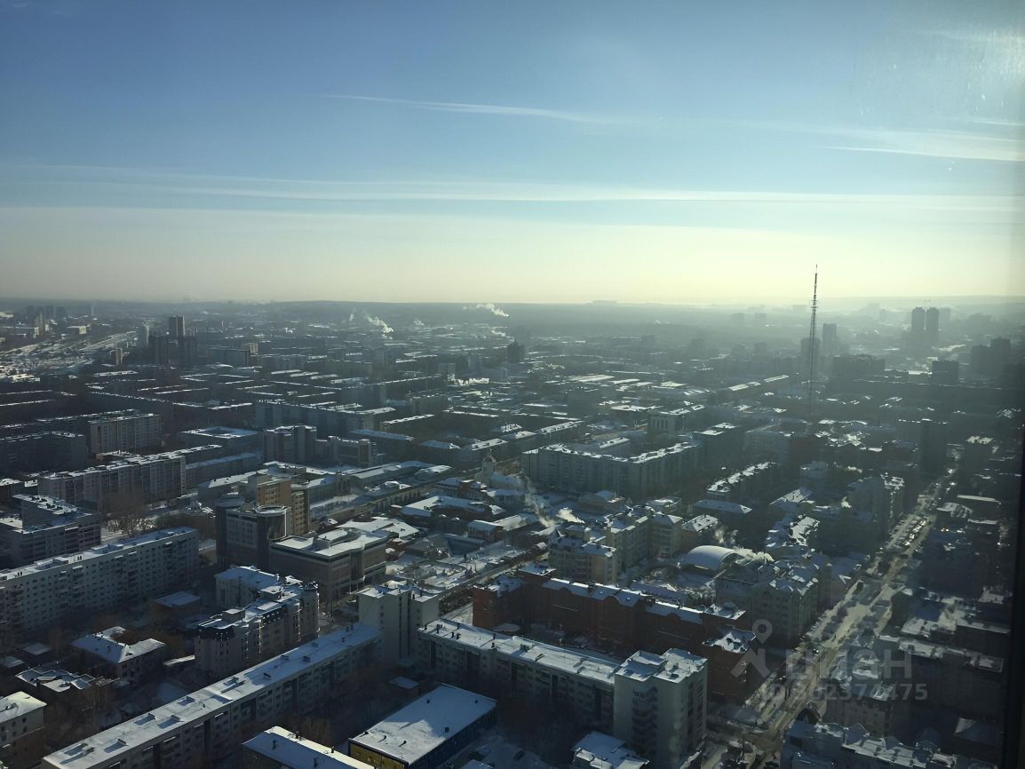 Сдаётся офис 64 кв.м на 45 этаже с видом на Екатеринбург. Без отделки. Просторное помещение с панорамным видом на город.