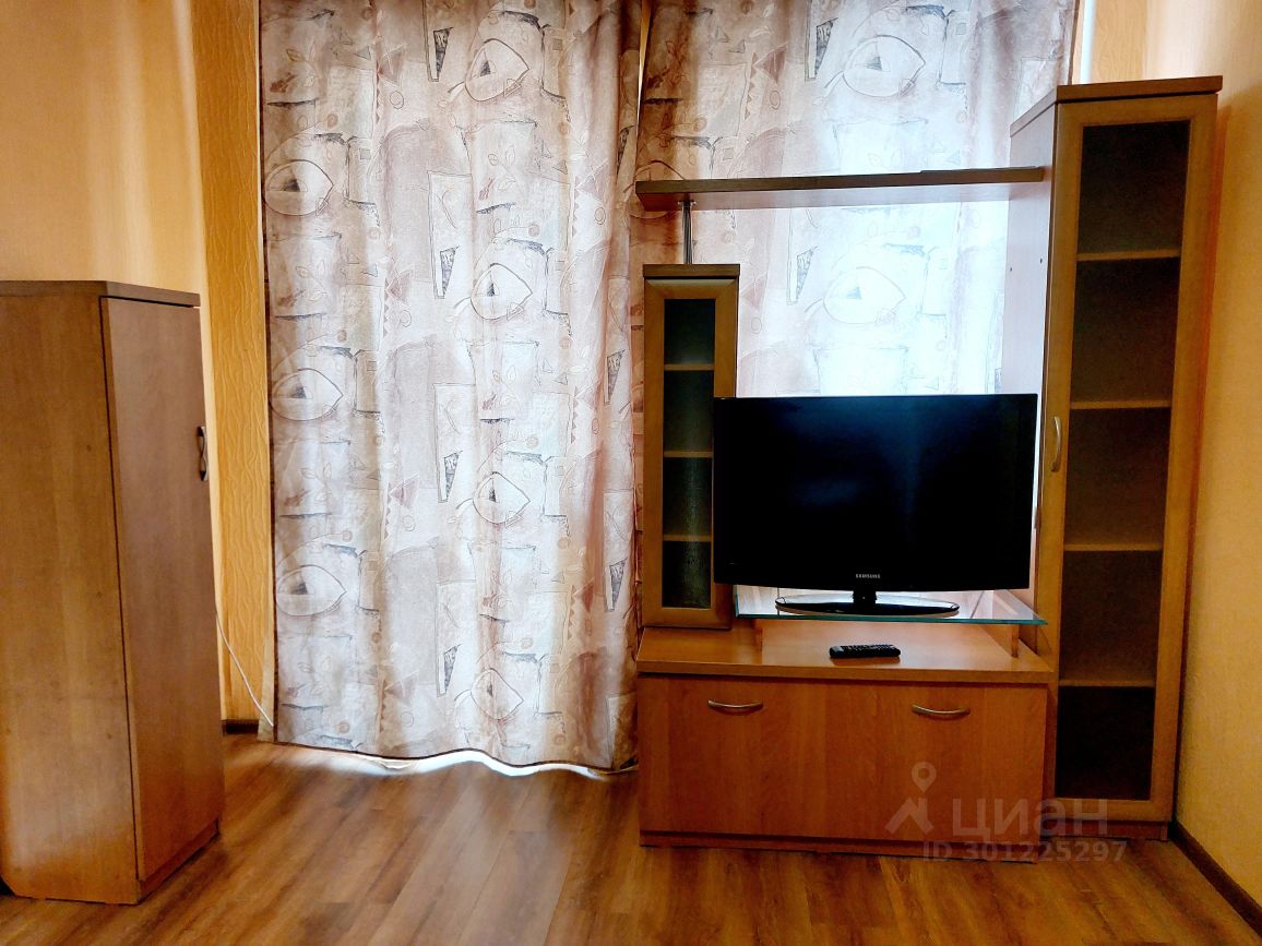 Уютная двухкомнатная квартира в Барнауле, 42 кв.м, 3 этаж. Просторная кухня 9 кв.м. Современная мебель, телевизор. Посуточная аренда.