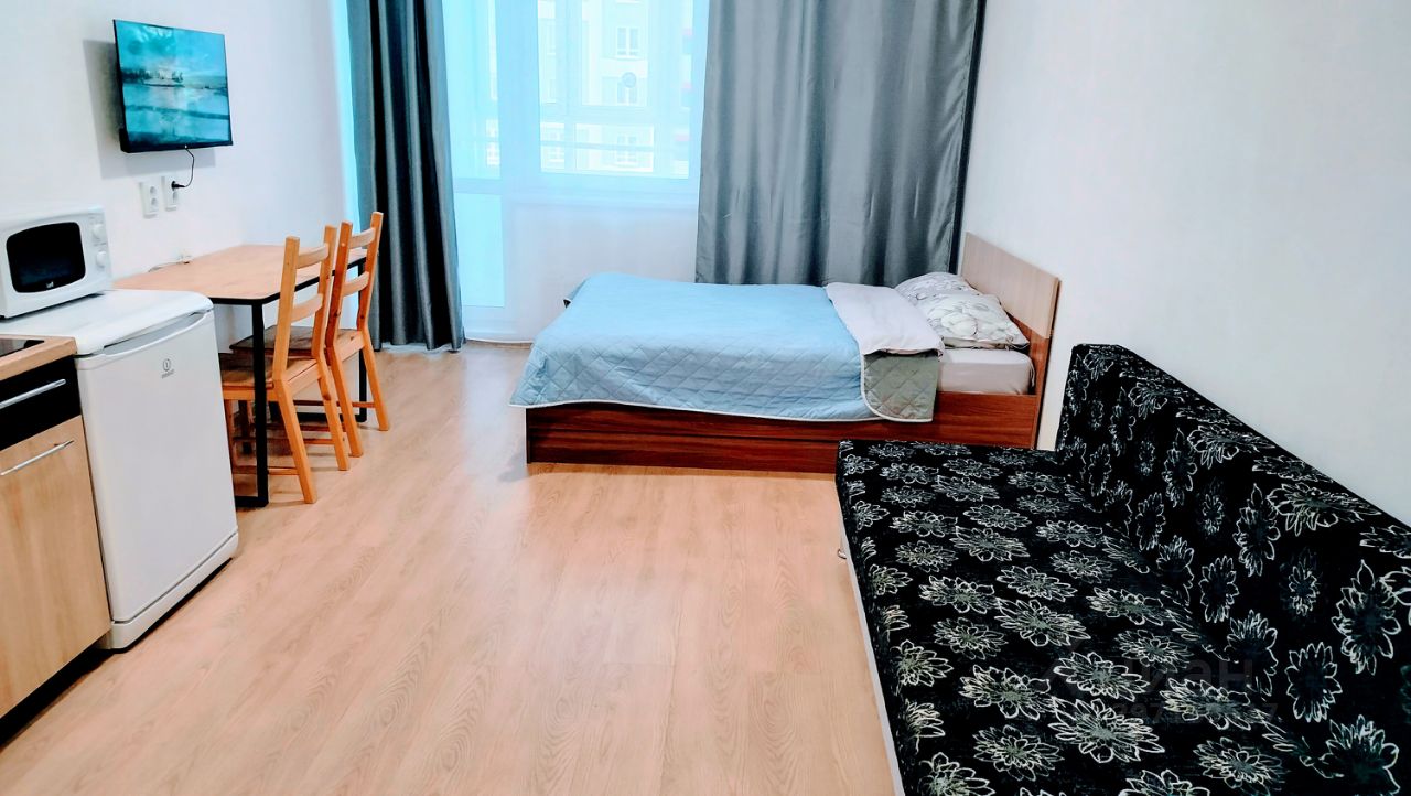 Уютная квартира посуточно в Екатеринбурге, 31 кв.м, 12 этаж, современная мебель, светлая комната, удобная кровать, тихий район