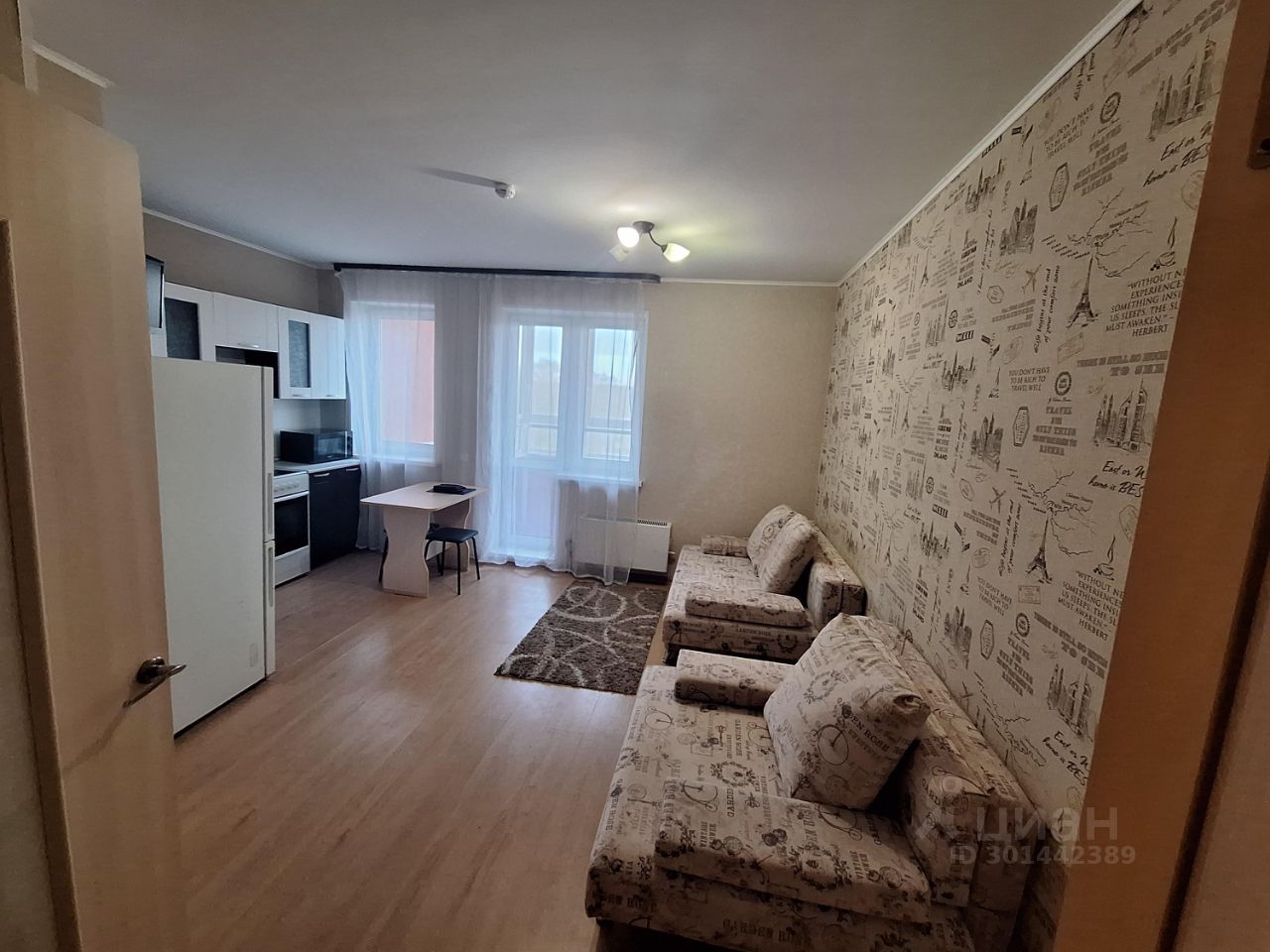 Уютная квартира в Екатеринбурге, 25 кв.м, кухня 5 кв.м, 8 этаж, посуточная аренда. Современный интерьер, светлая комната, удобная мебель.