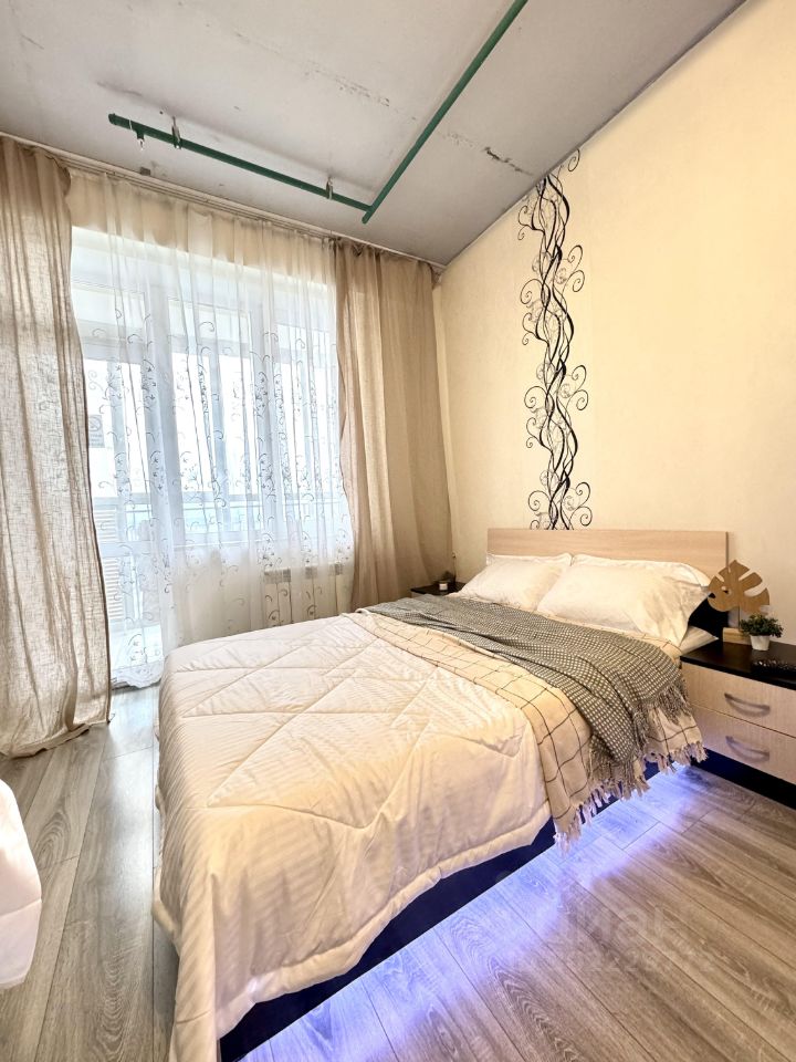 Уютная квартира в Екатеринбурге, 30 кв.м, 12 этаж, просторная кухня 15 кв.м, современный интерьер, посуточная аренда