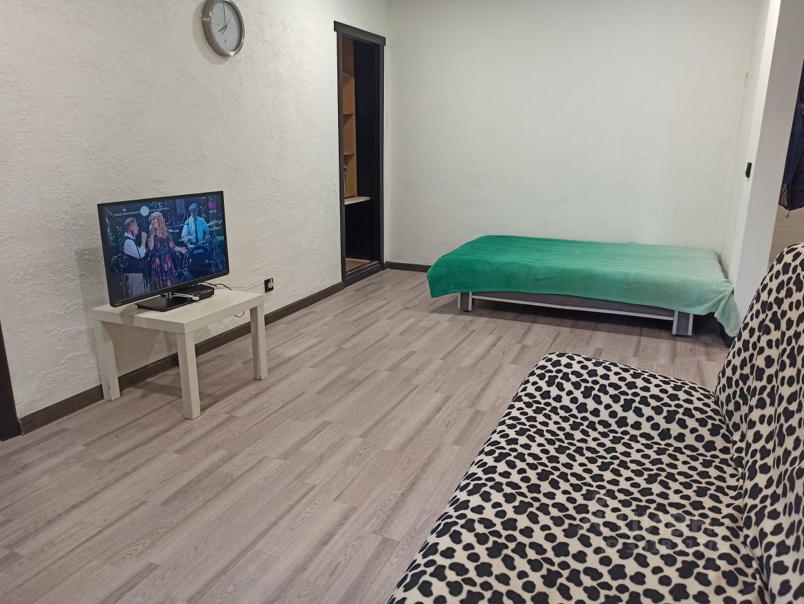 Светлая квартира с современной отделкой, удобная мебель, телевизор, 2 комнаты, 48 кв.м, 3 этаж, Екатеринбург, посуточная аренда