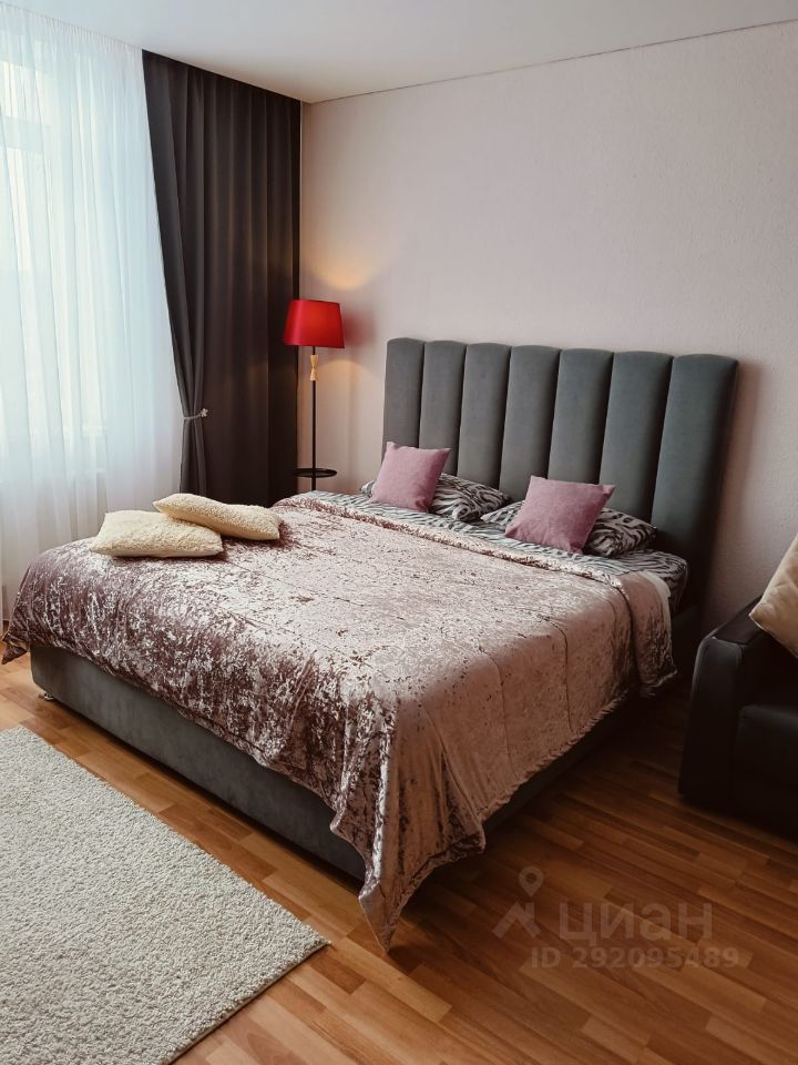 Уютная квартира в Екатеринбурге, 48 кв.м, просторная кухня 12 кв.м, светлая гостиная 16 кв.м, 11 этаж, посуточная аренда