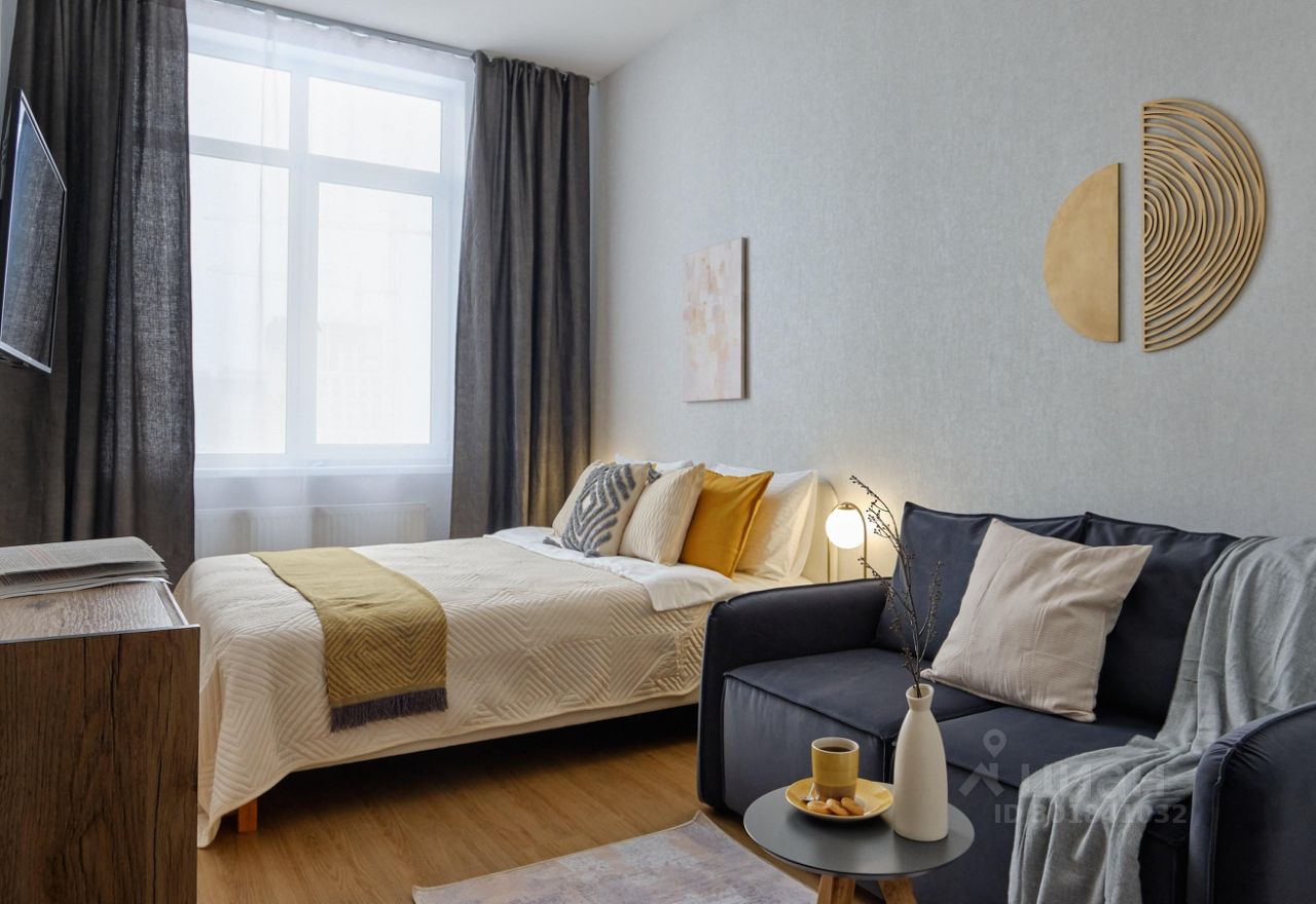Уютная квартира в Екатеринбурге, 36 кв.м, кухня 14 кв.м, 13 этаж, современный дизайн, светлая комната, удобная мебель, посуточная аренда