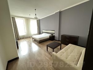 2-комн.кв., 180 м², этаж 4